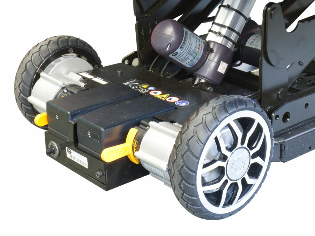 grandi ruote motrici posteriori poltrona elettrica automatica a doppia batteria robotica per disabili e anziani