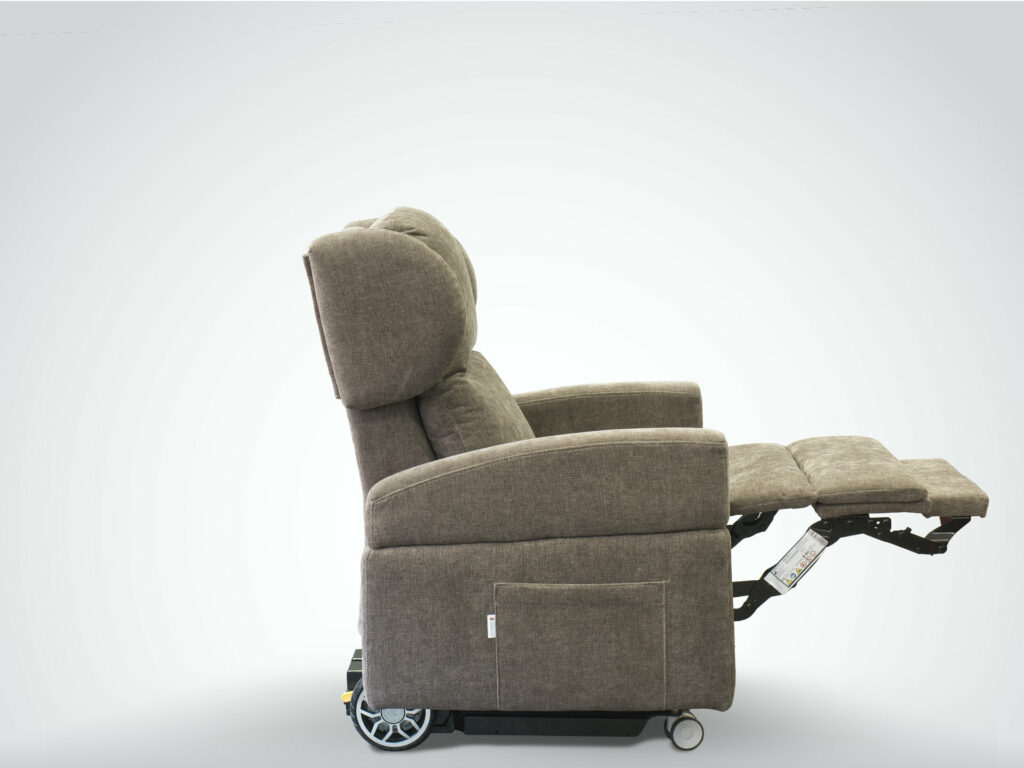 reclinazione in posizione tv standard automatica poltrona relax robotica disabili e anziani