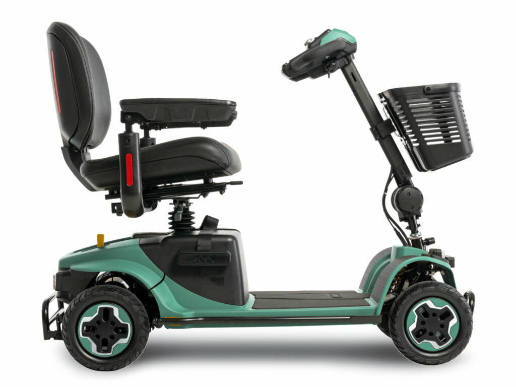 scooter elettrico per anziani e disabili per esterno e terreni sconnessi verde vista lato destro