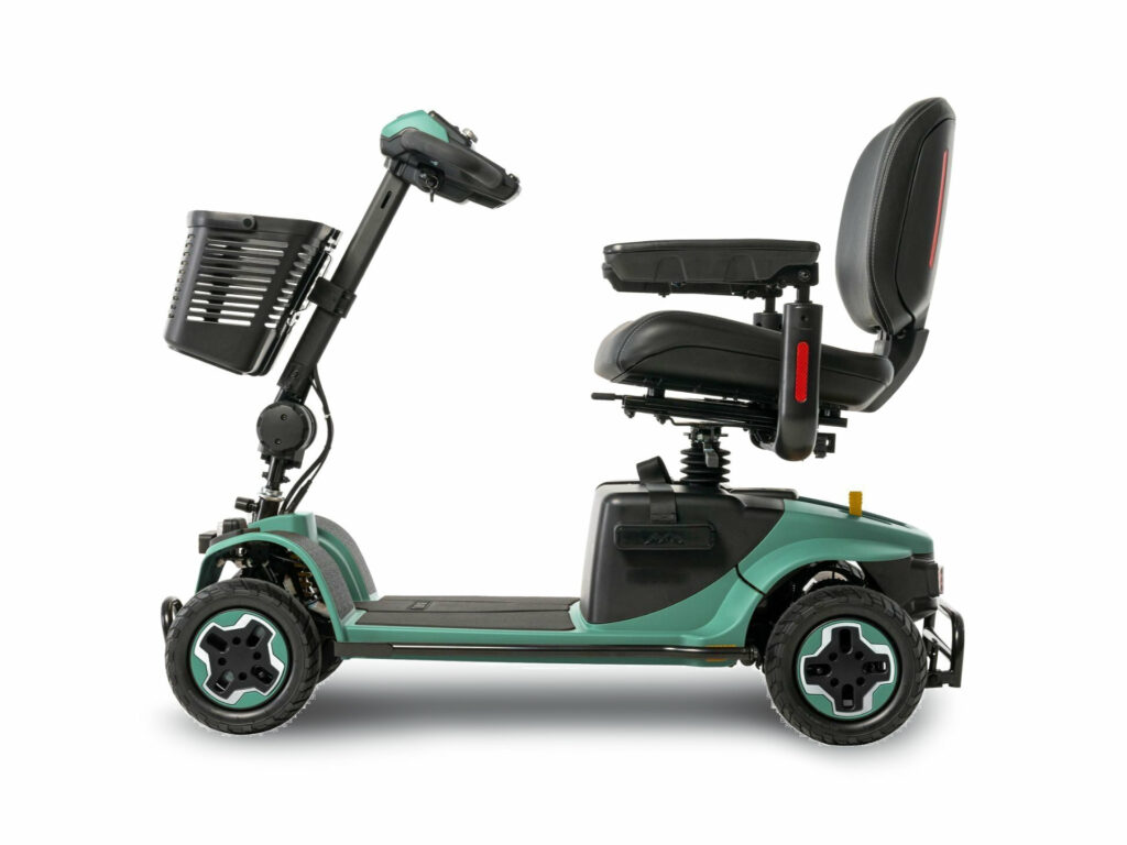 scooter elettrico per anziani e disabili per esterno e terreni sconnessi verde vista lato sinistro